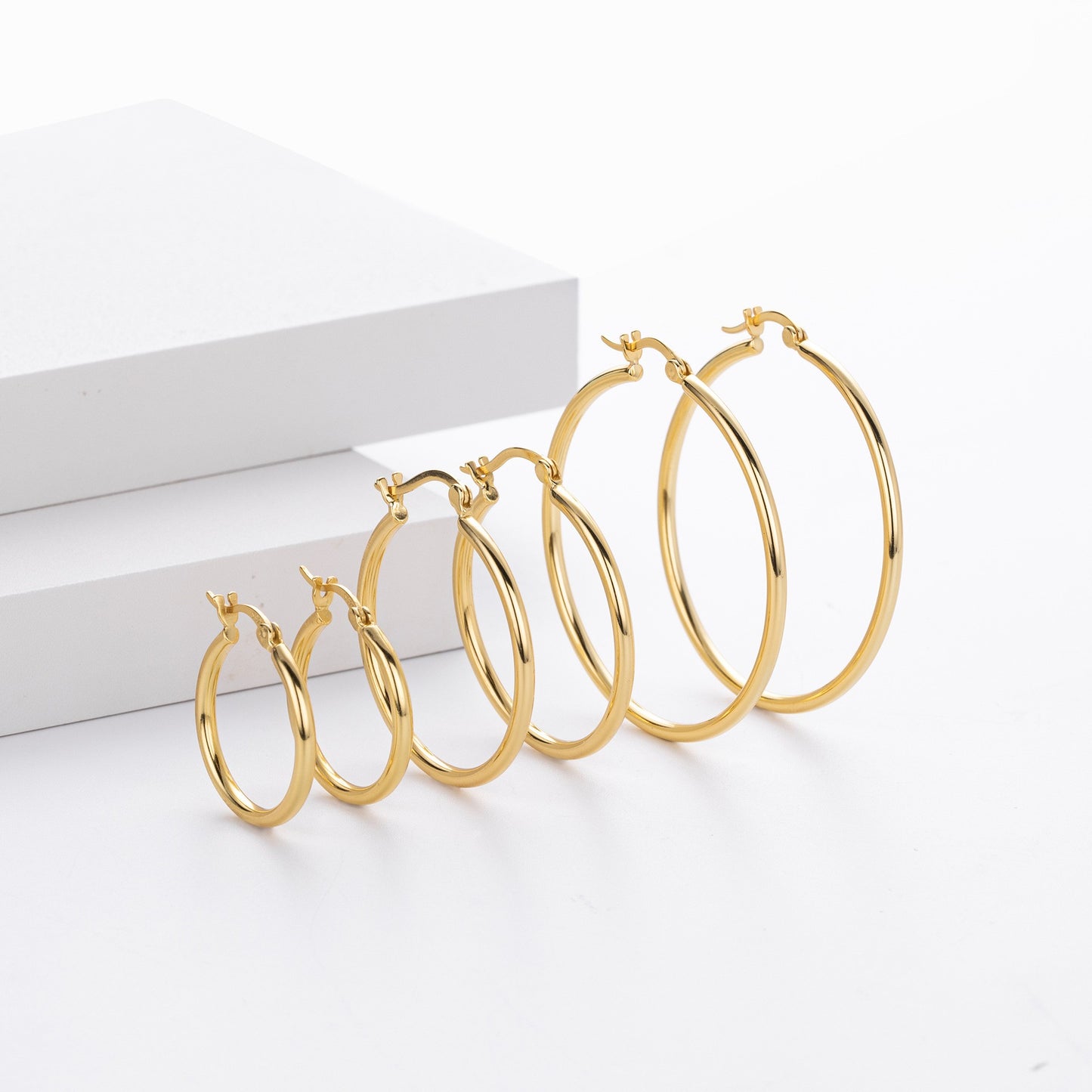 Different sizes of gold plated plain
hoop earrings
